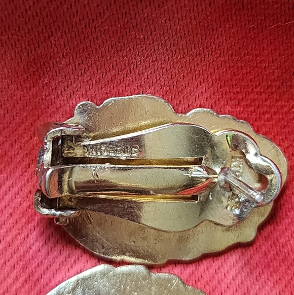 Vintage Silver gold Floral Clip-On Earrings. - Picture 4 of 12